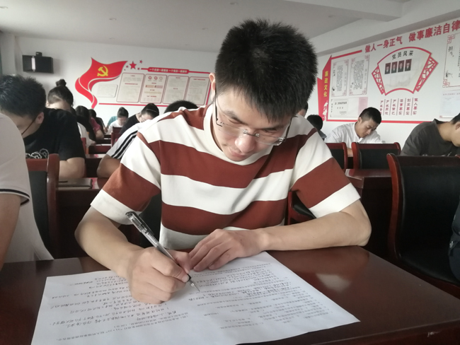 以考促學(xué)、以學(xué)促廉